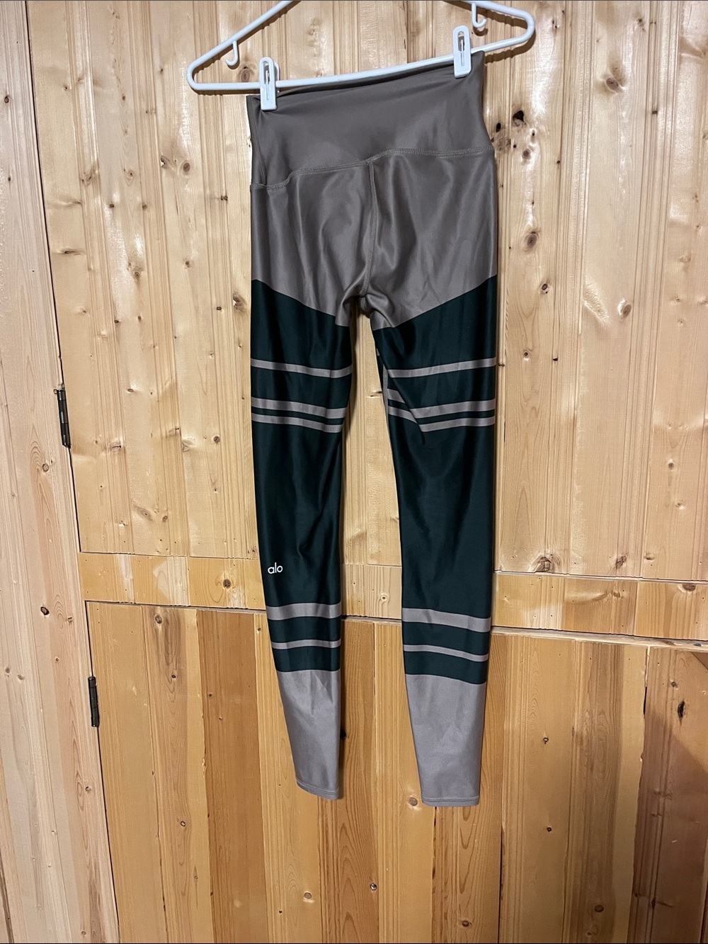ALO Yoga Two-Tone High-Rise Leggings in Gray and Dark Green